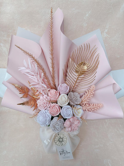 少女粉系香薰蠟燭花束 The goddess's smile, a rosy radiance